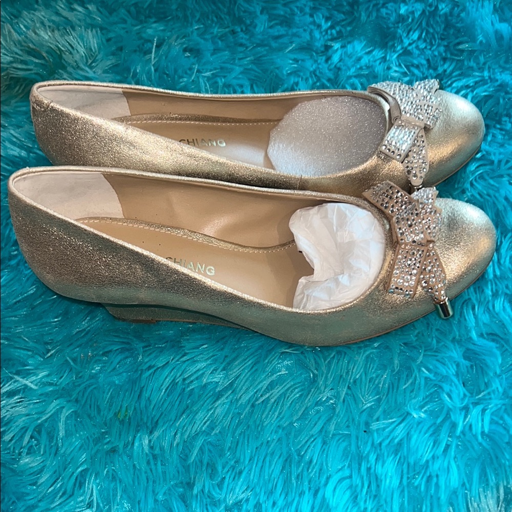 CHANEL Gold Flats with Bow and Rhinestone Embellishments